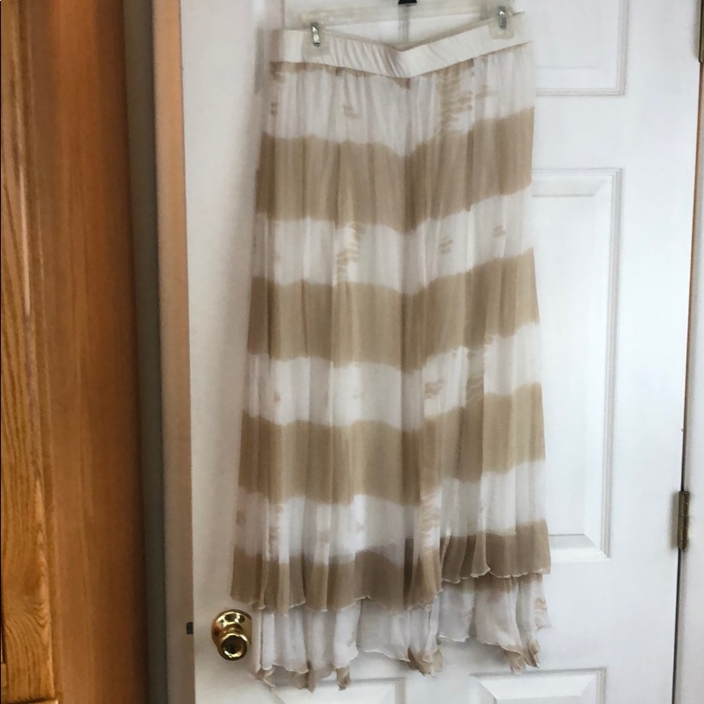Chico’s tan &white flowy skirt